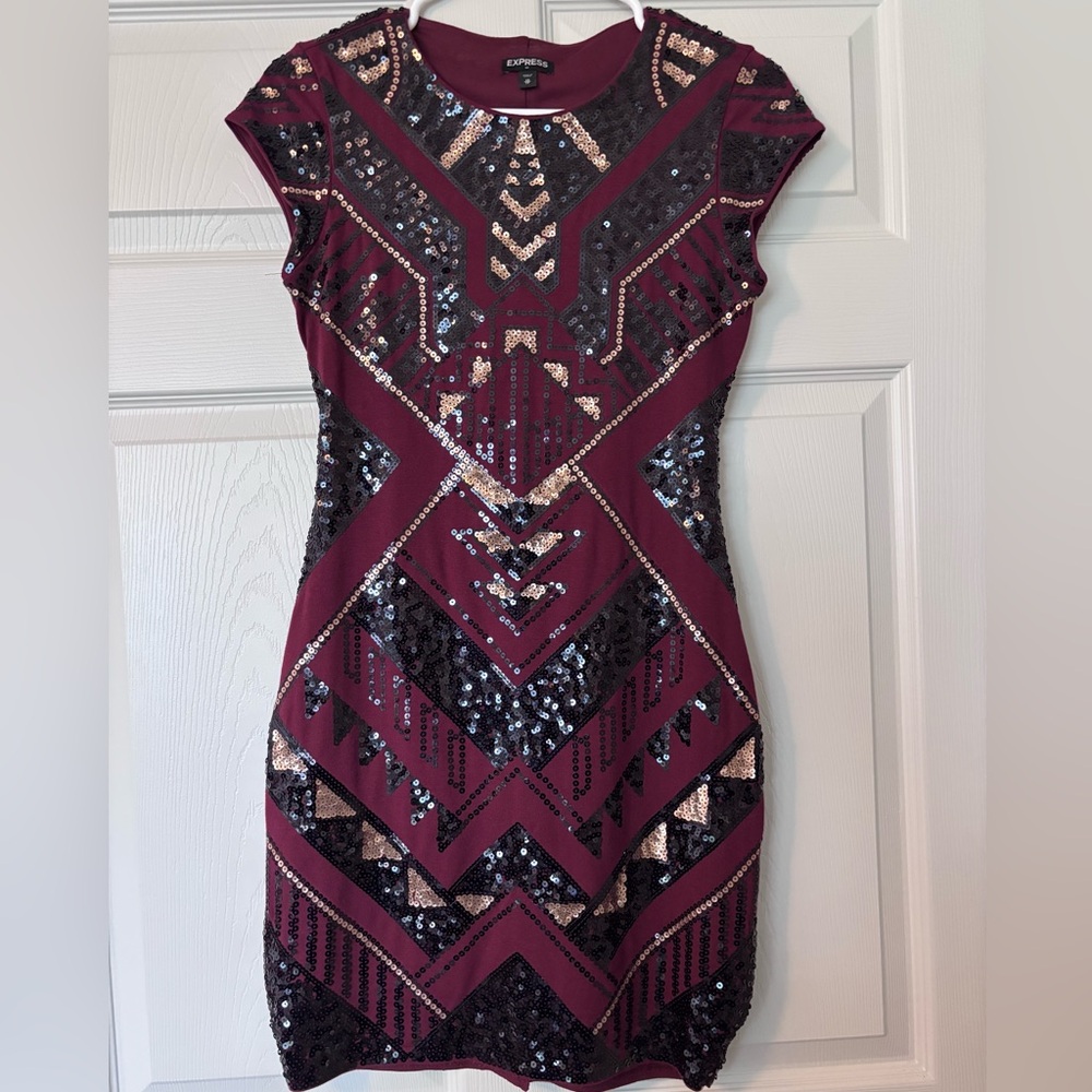 ✨ Burgundy Sequin Mini Dress – Black & Gold Detail – Size XSmall